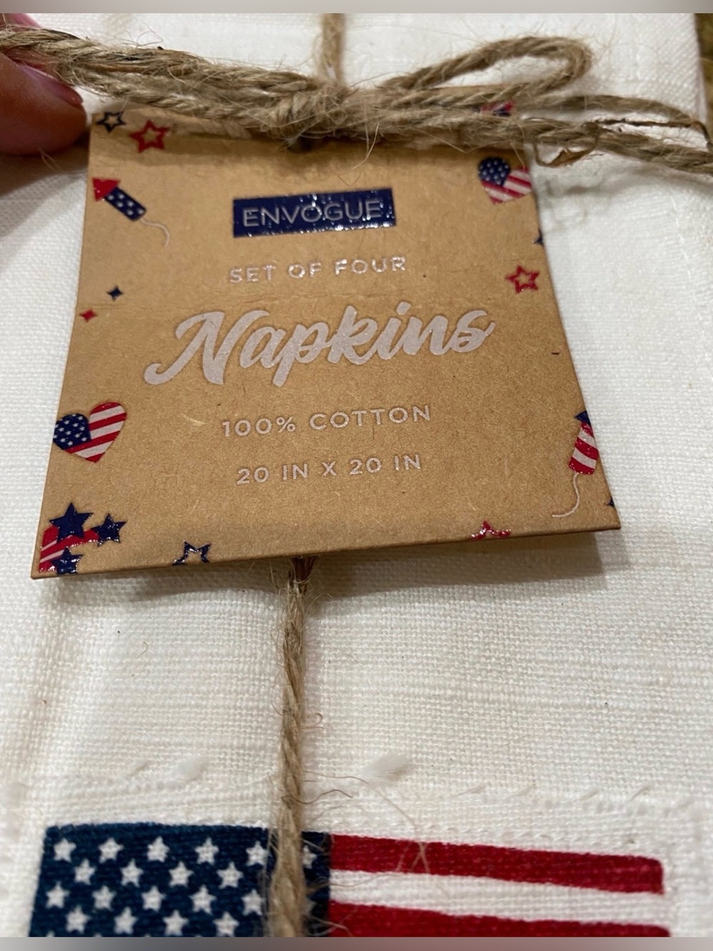 ENVOGUE Cloth Napkin set with Embroidered Flag - Brand new! - Picture 2 of 7